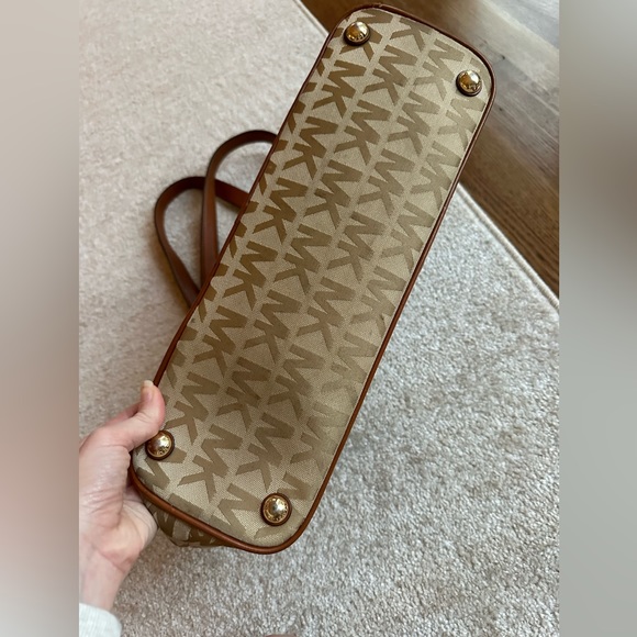 Michael kors purse - Picture 3 of 8